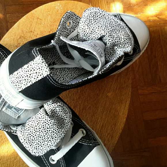 Women's size 8 black grey double tongue NWOT - Picture 2 of 4